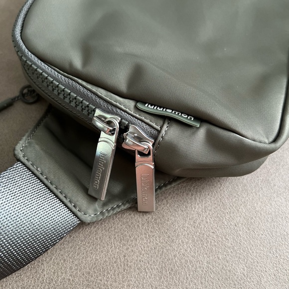 Lululemon • Everywhere Belt Bag Lg 2L Heritage 365 Grey Limited Edition - Picture 5 of 9